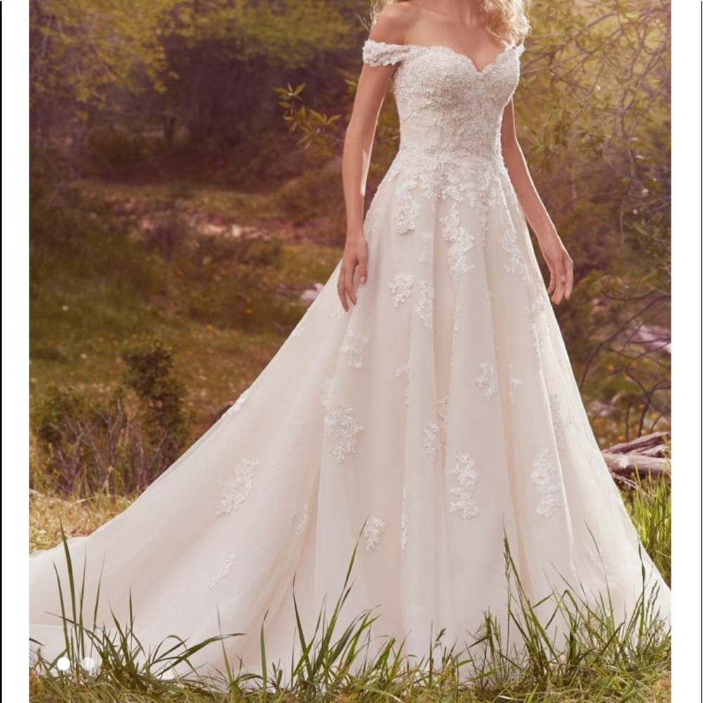 Maggie Sottero Wedding Dress - size 12